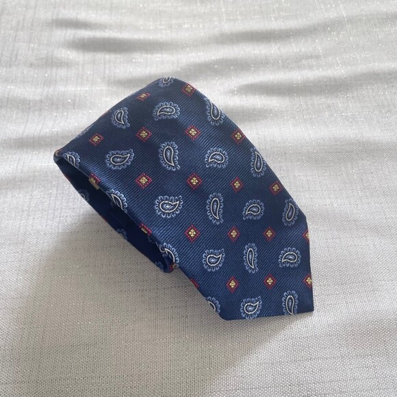 JoS. A.Bank Heritage Collection 100% Silk. Navy Blue Paisley Patterned Tie. - Picture 6 of 7